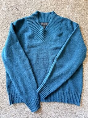 Banana Republic Teal Blue V-Neck Ribbed Sweater, new without tag